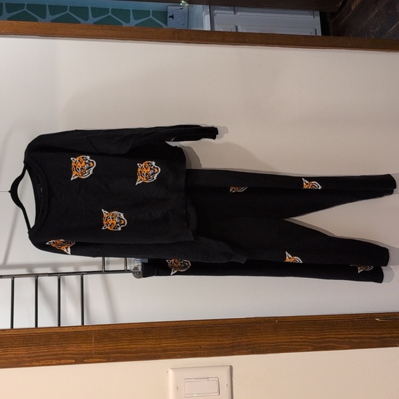 Dressed In LaLa Black Tiger Print Sweater and Pants Set 2X - Picture 4 of 8